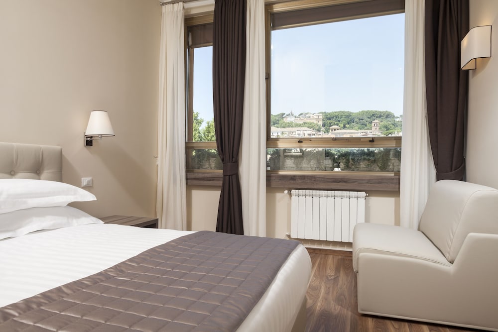 Фото Window on Rome