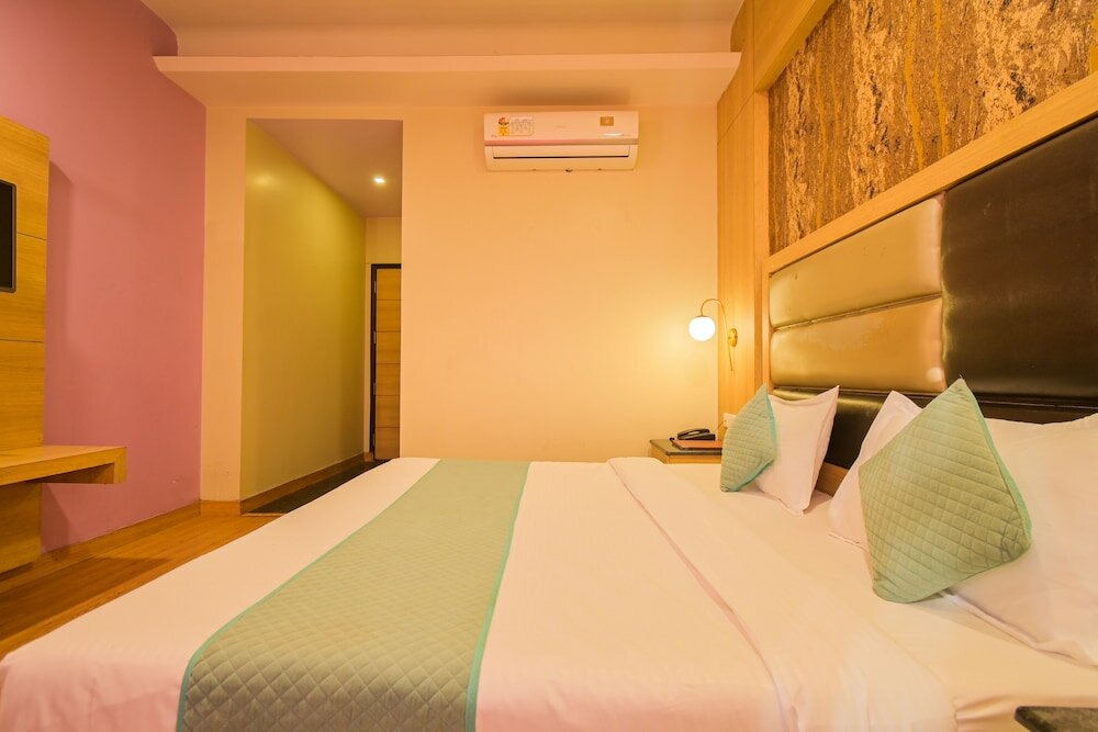 Фото Hotel Aroma Residency