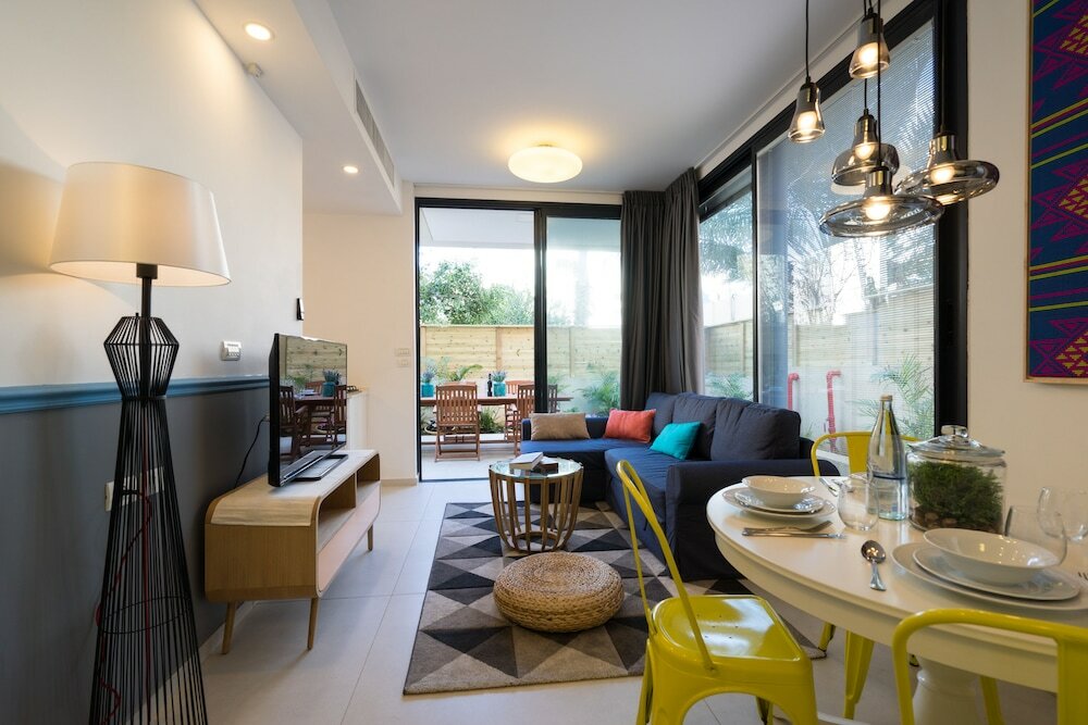 Фото Mr. Promenade - by Tlv2go