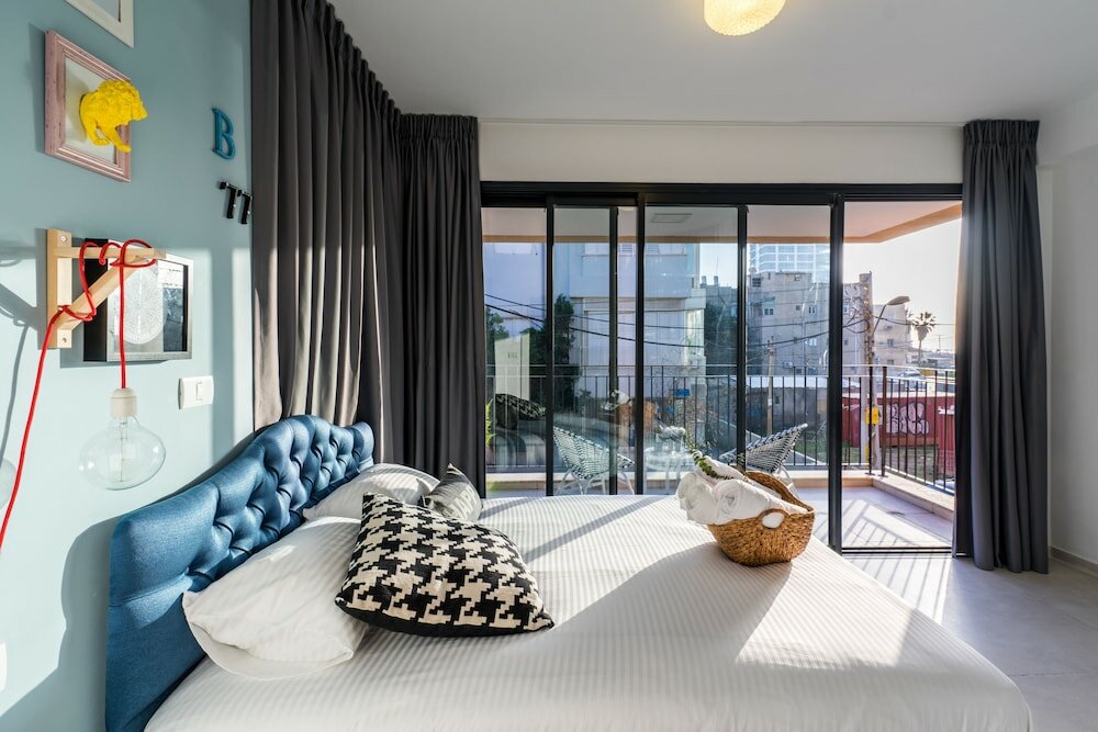 Фото Mr. Promenade - by Tlv2go