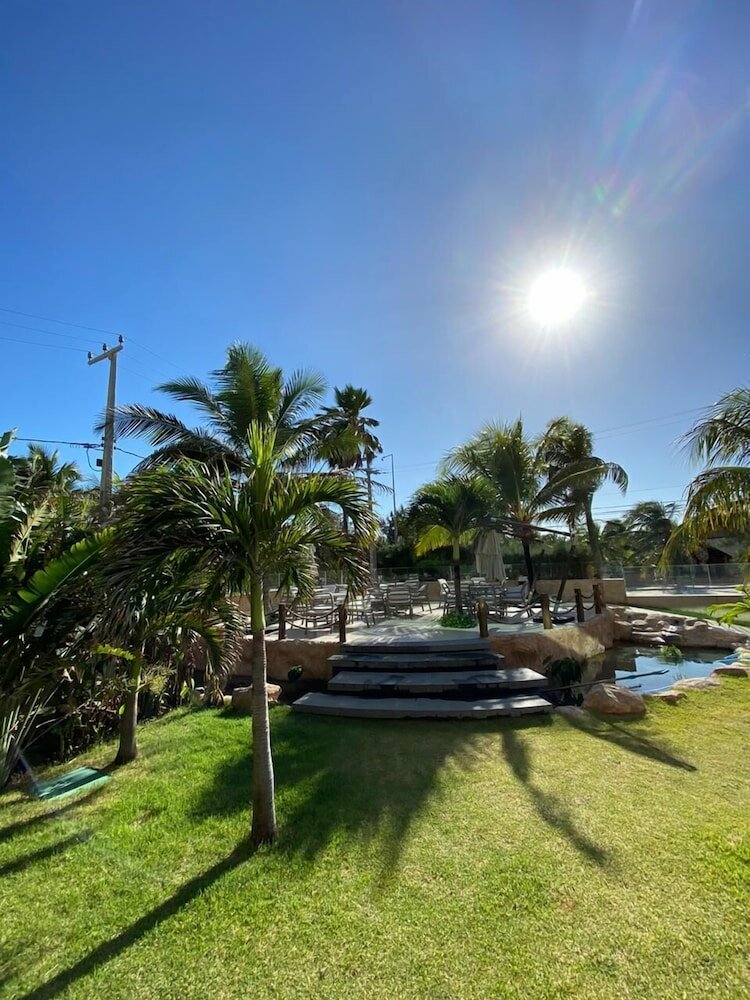 Фото Crocobeach Hotel