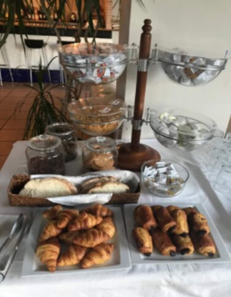 Фото Hotel Patilla Ciudad de Requena