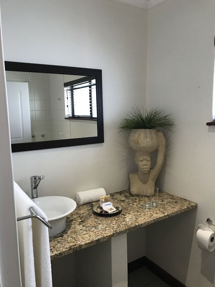 Фото The Crown Guesthouse