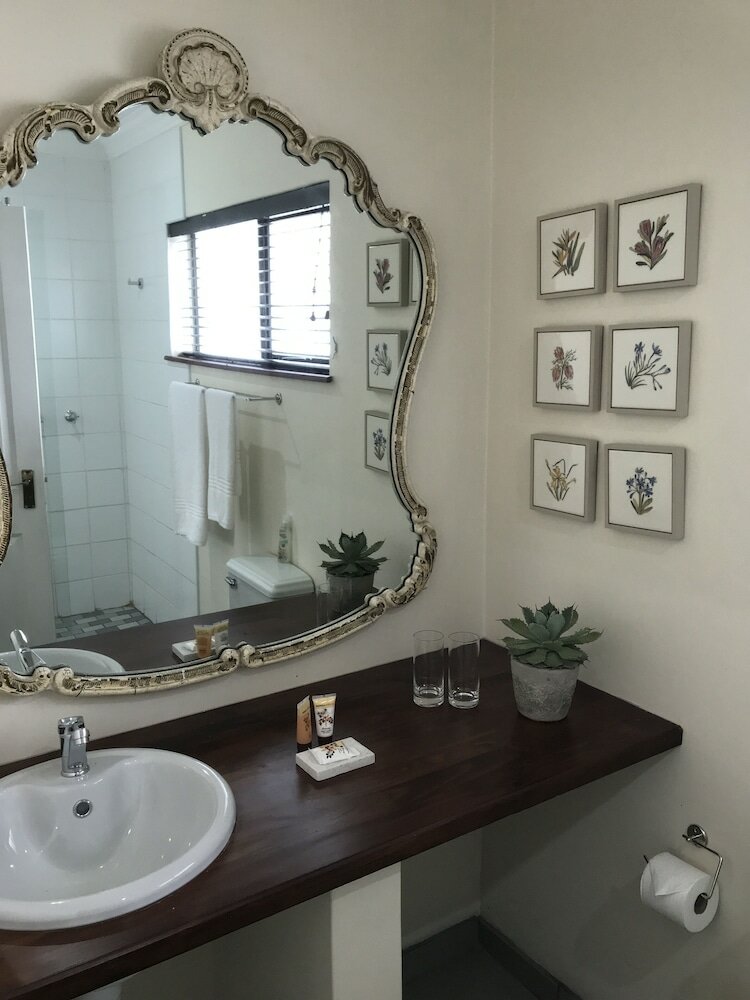 Фото The Crown Guesthouse