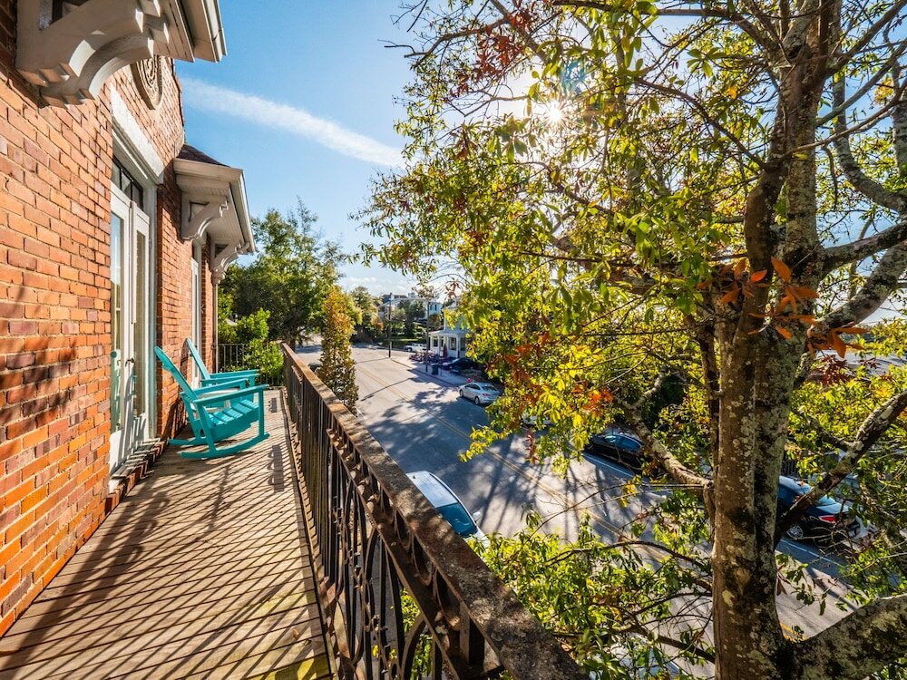 Фото Front Street Inn