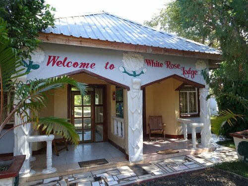 Жильё посуточно White Rose Lodge в Ливингстоне