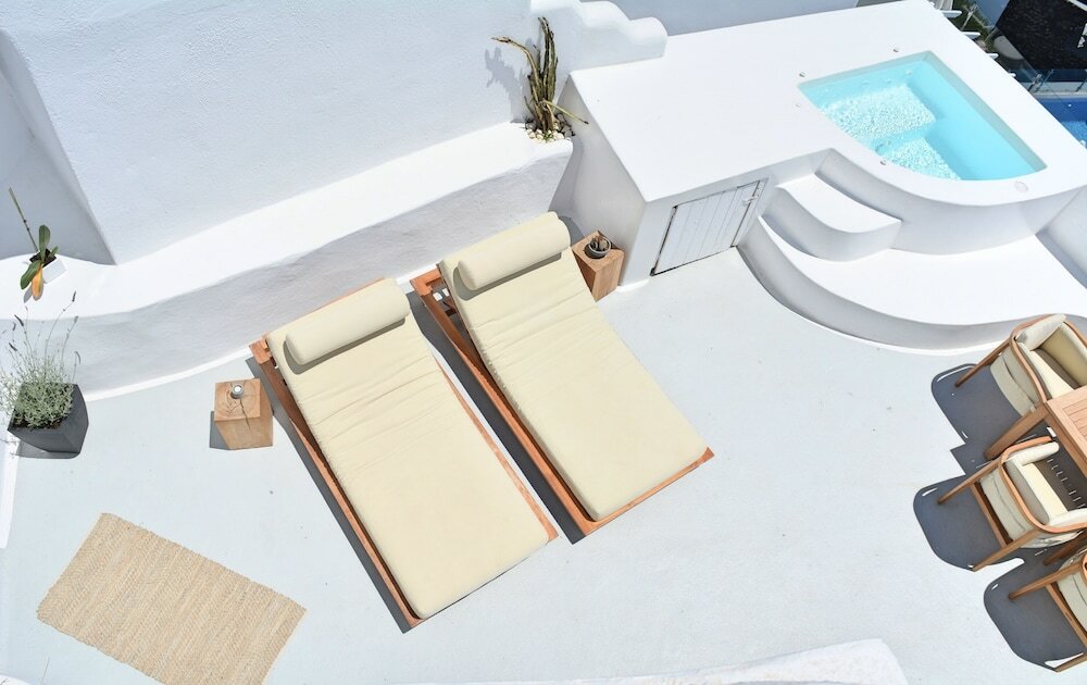 Фото Cocoon Suites