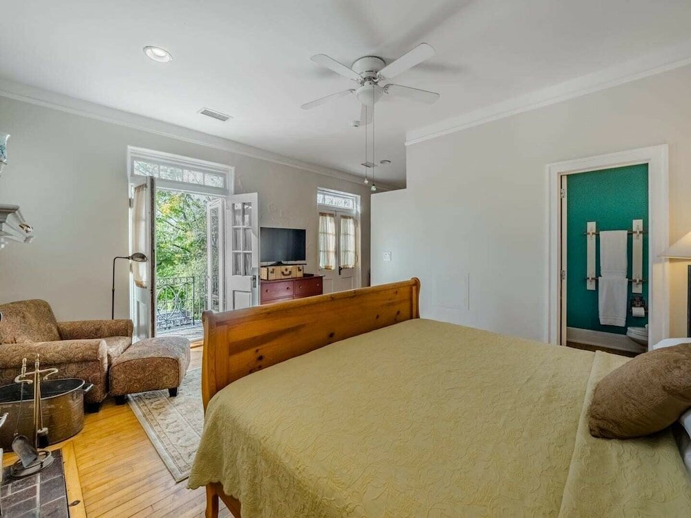 Фото Front Street Inn