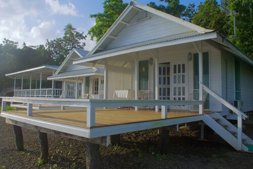 Гостиница Driftwood Resort в Алотау