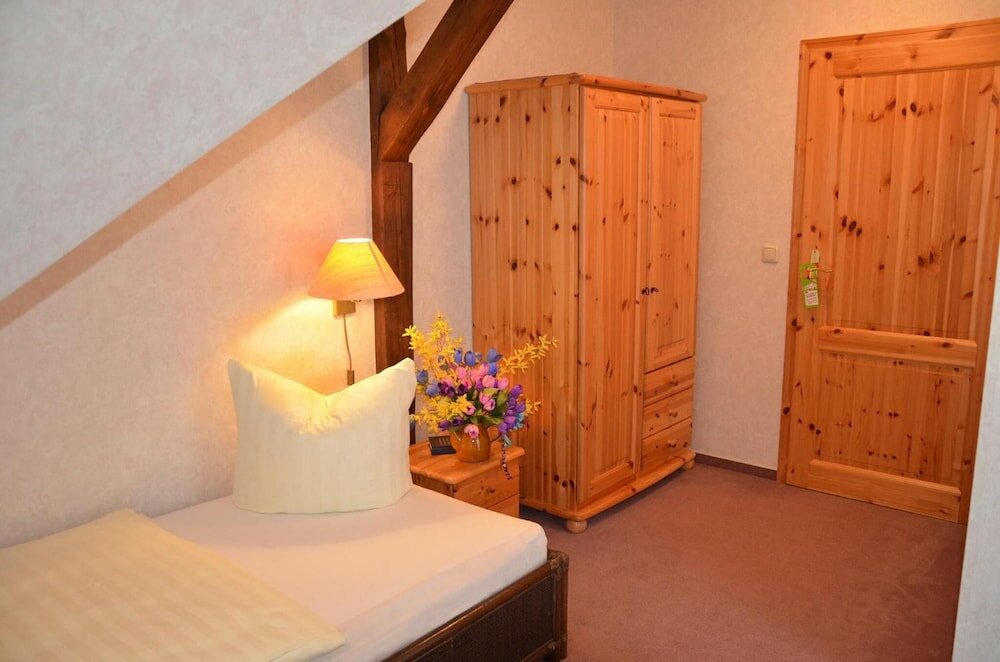 Фото Hotel Restaurant Zur Hallenburg