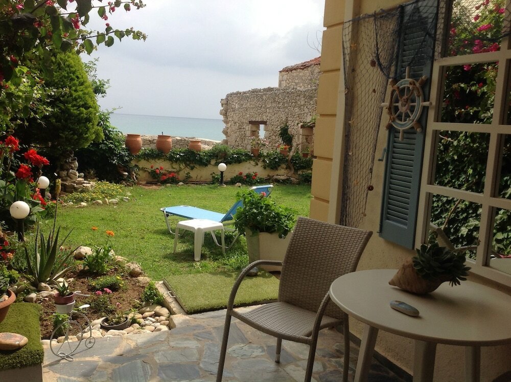 Фото Asterias Studios Apartments