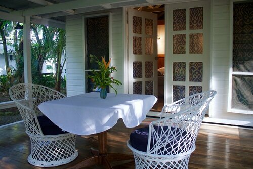 Гостиница Driftwood Resort в Алотау