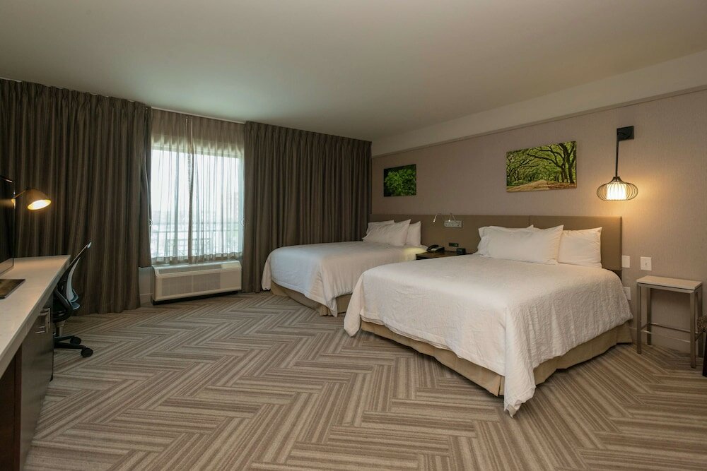 Фото Hilton Garden Inn Mobile Downtown