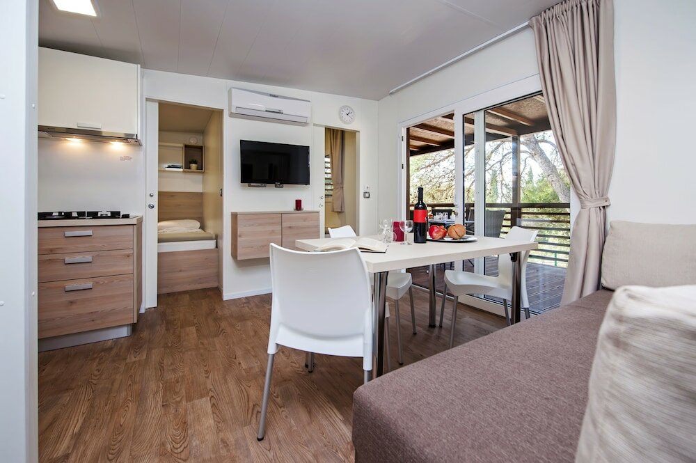 Фото Mediteran kamp Mobile Homes in Camping Klenovica