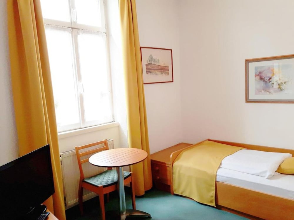 Фото Hotel Restaurant Erbprinz Walldorf