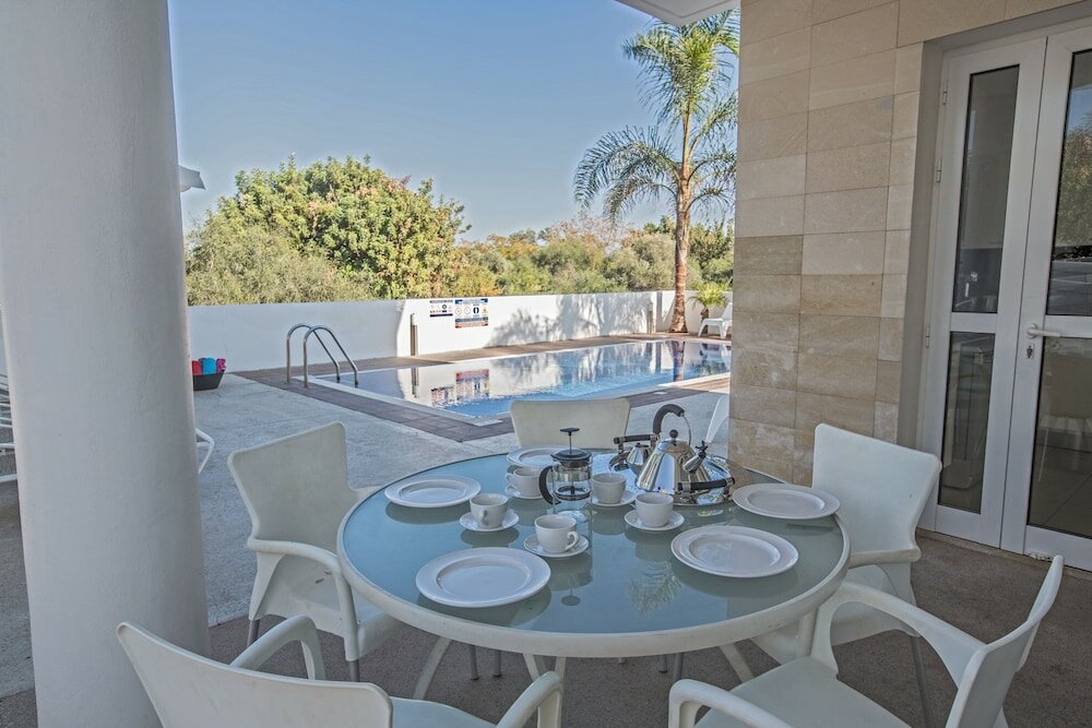 Фото Flouressia Gardens