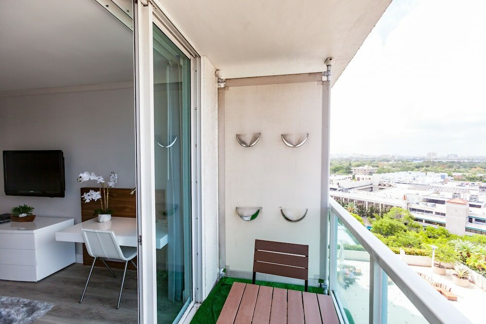 Фото Private Residences at Hotel Arya by SoFLA Vacations