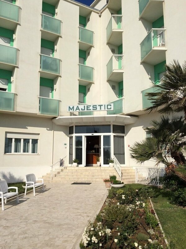 Гостиница Hotel Majestic