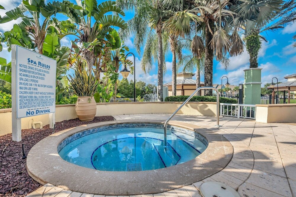 Фото Runaway Beach Club Resort