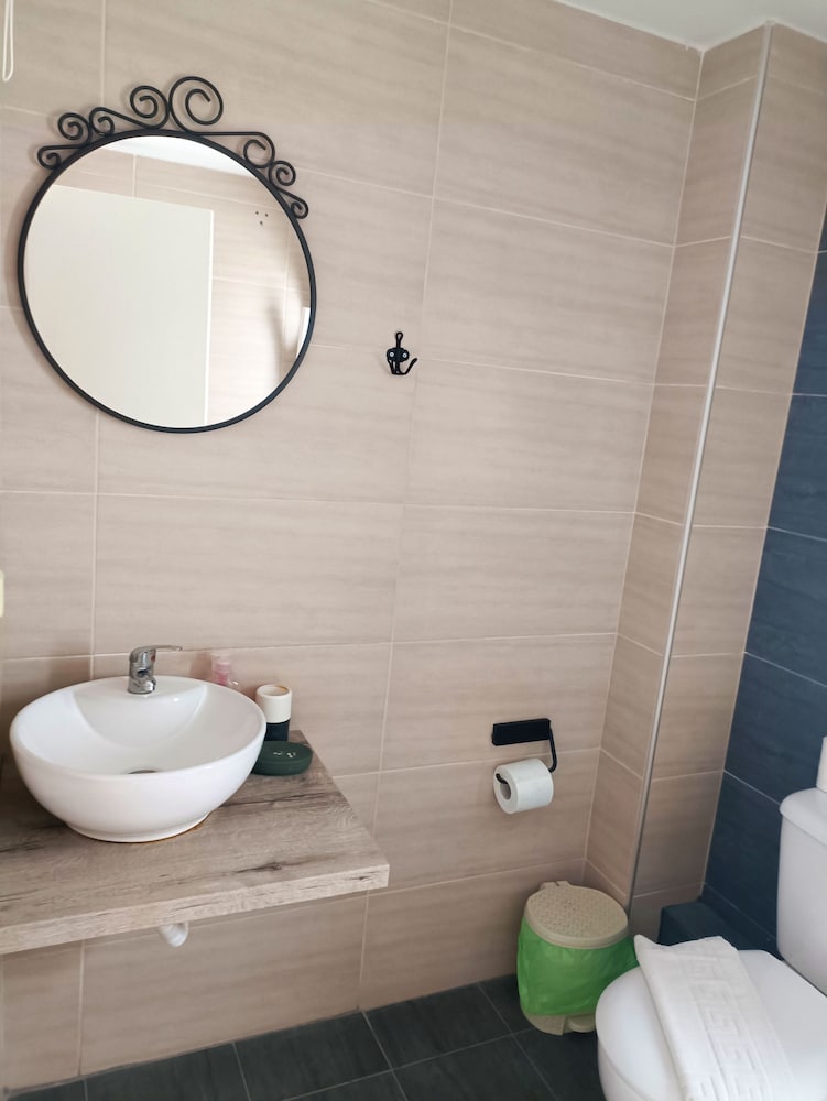 Фото Salonikiou Beach Deluxe Apartments