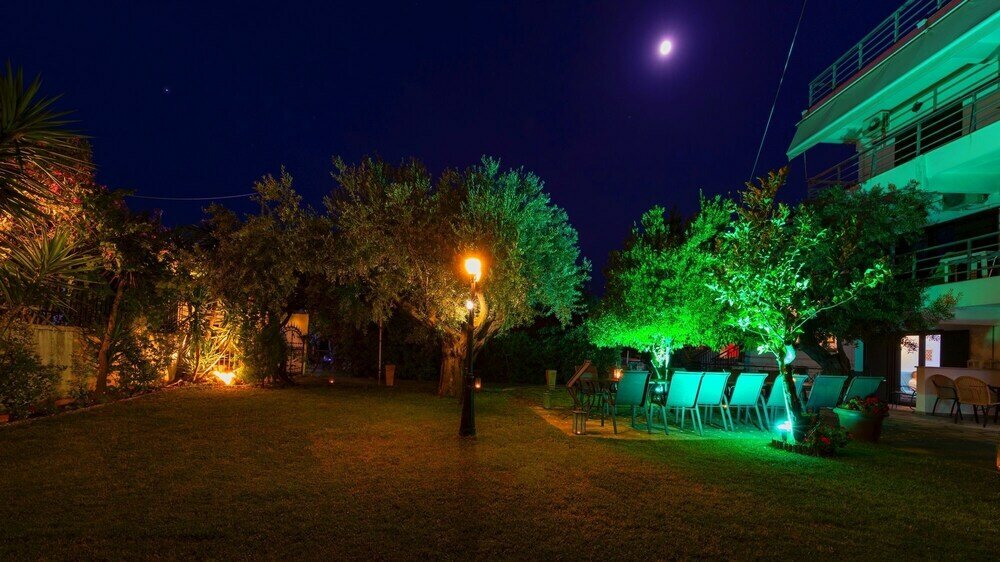 Фото Salonikiou Beach Deluxe Apartments