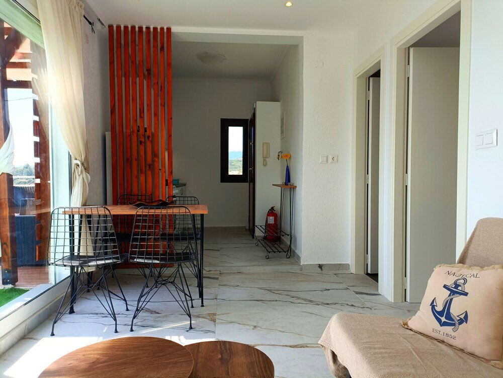 Фото Salonikiou Beach Deluxe Apartments