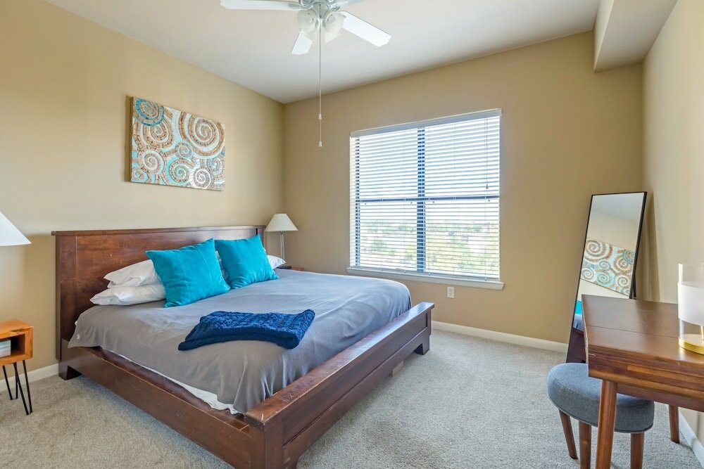 Фото Executive Suite With Pool & Gym