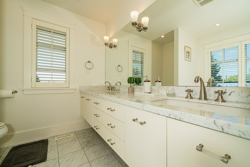 Фото Elegant & Cozy Escape West Vancouver