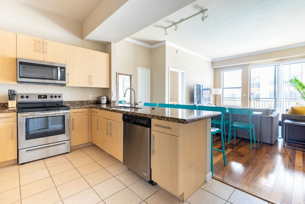 Фото Executive Suite With Pool & Gym