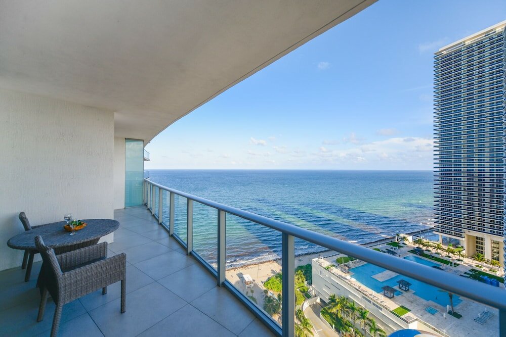 Фото Beachside Apt - Mesmerizing Ocean View