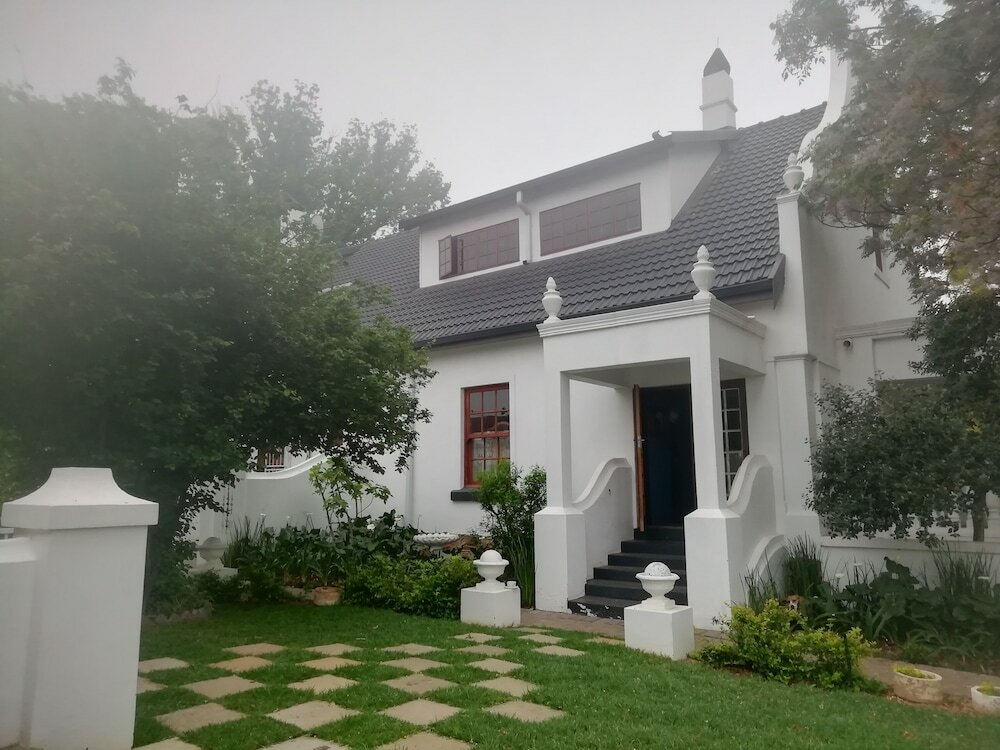 Фото Oak View Manor