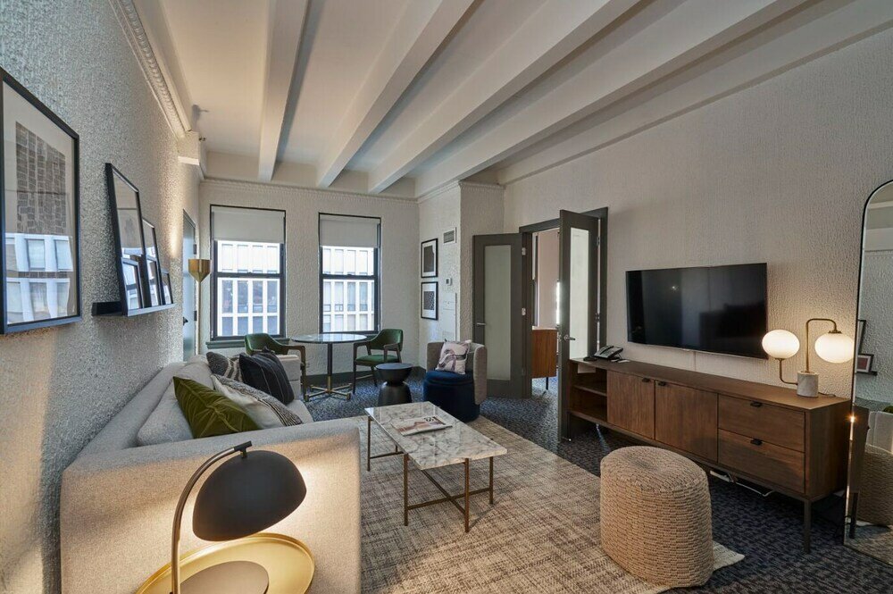 Фото Magnificent Mile Suites