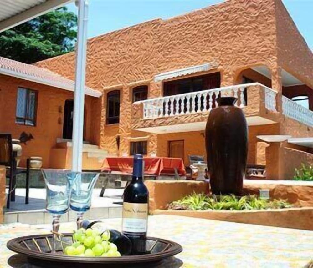 Фото отеля 1