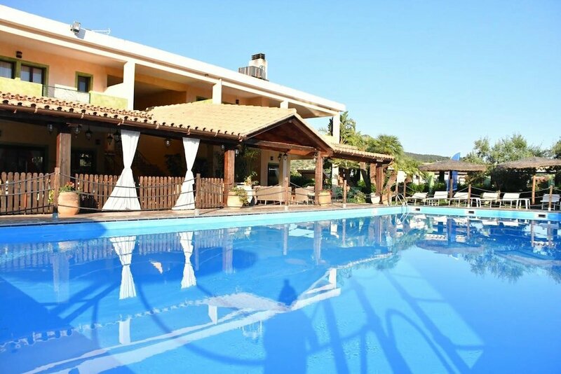 Гостиница iH Hotels Villasimius Le Zagare Resort
