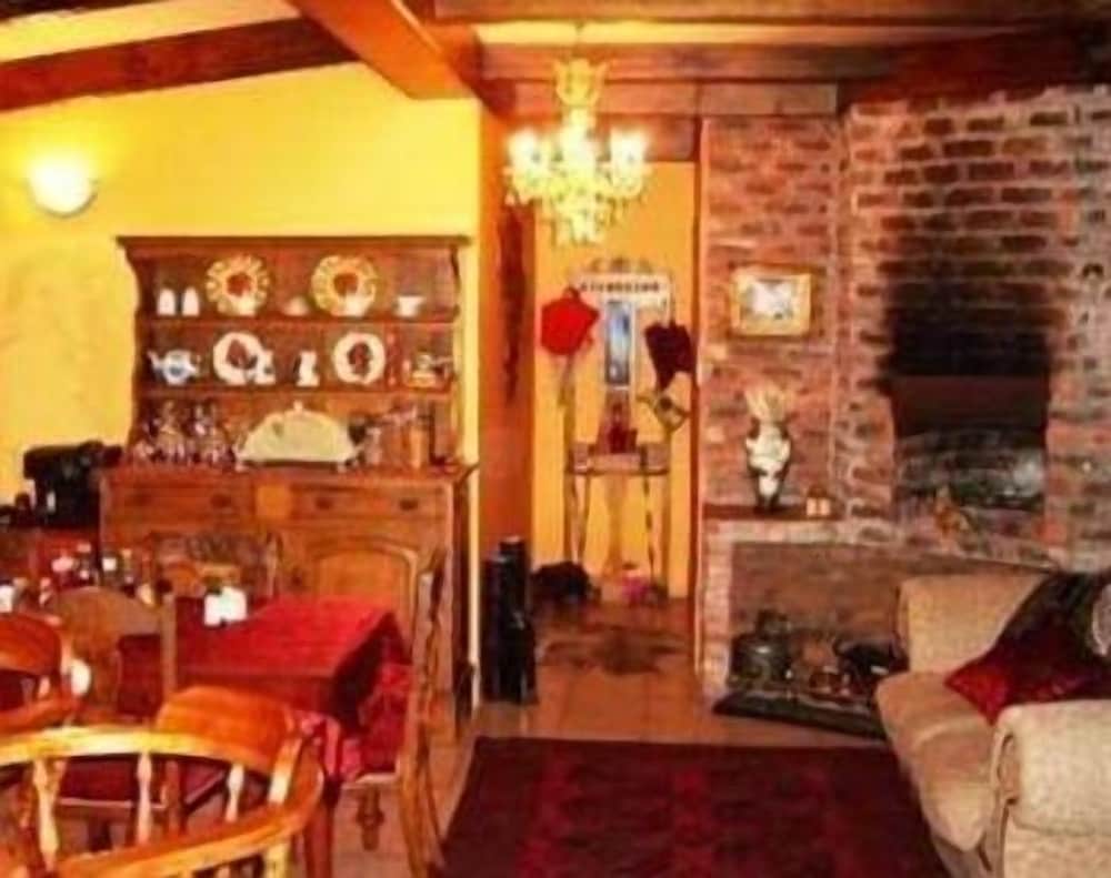 Фото At Eezzze Riversway Self Catering