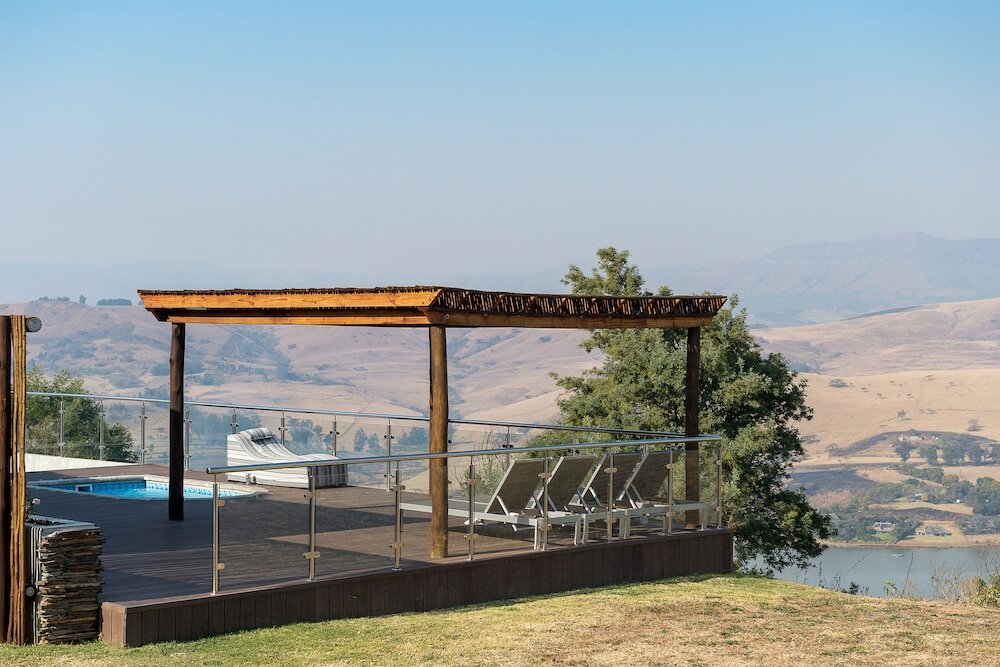 Фото Cayley Mountain Resort