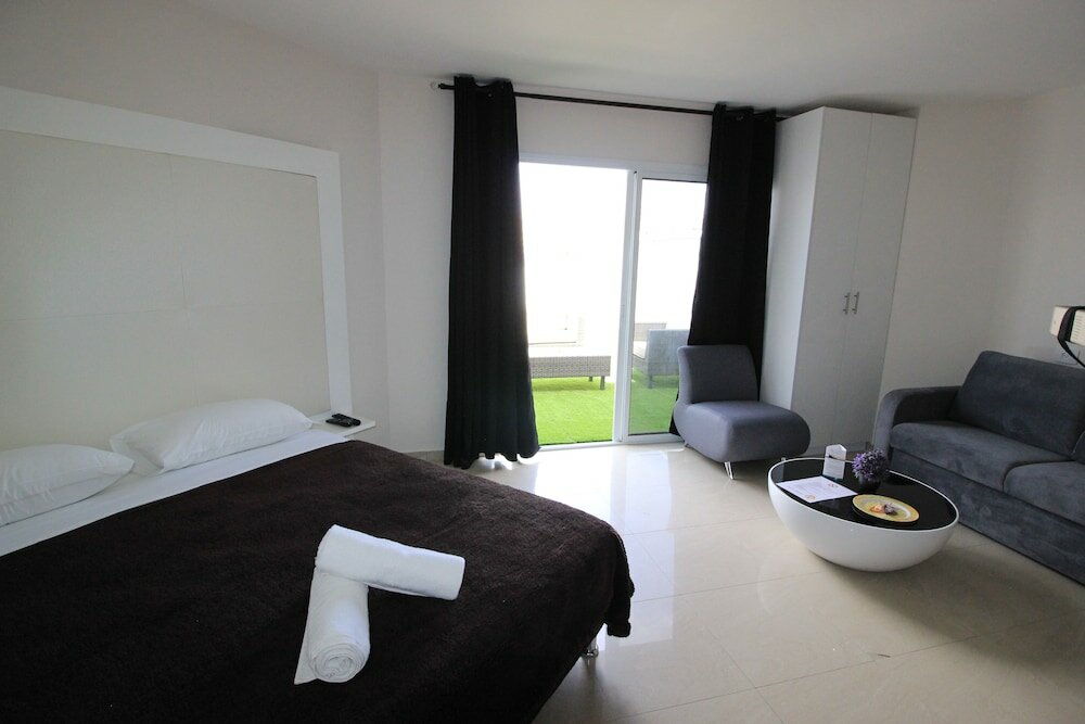 Фото Rich Royal Suites