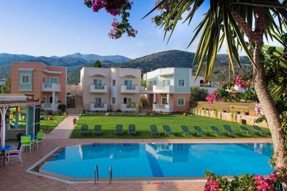 Фото King's Village Apartments