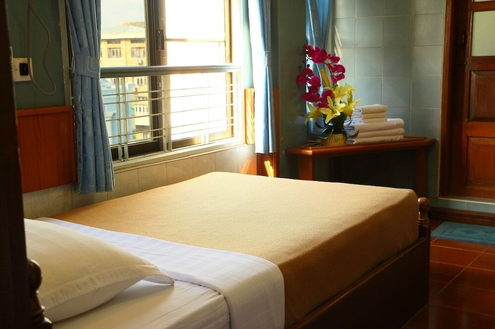 Фото Royal City Hotel