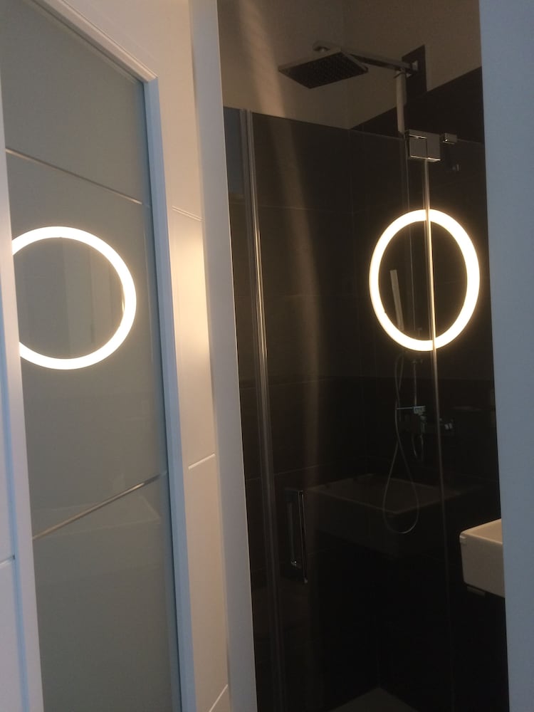 Фото Diezmadrid Hostal