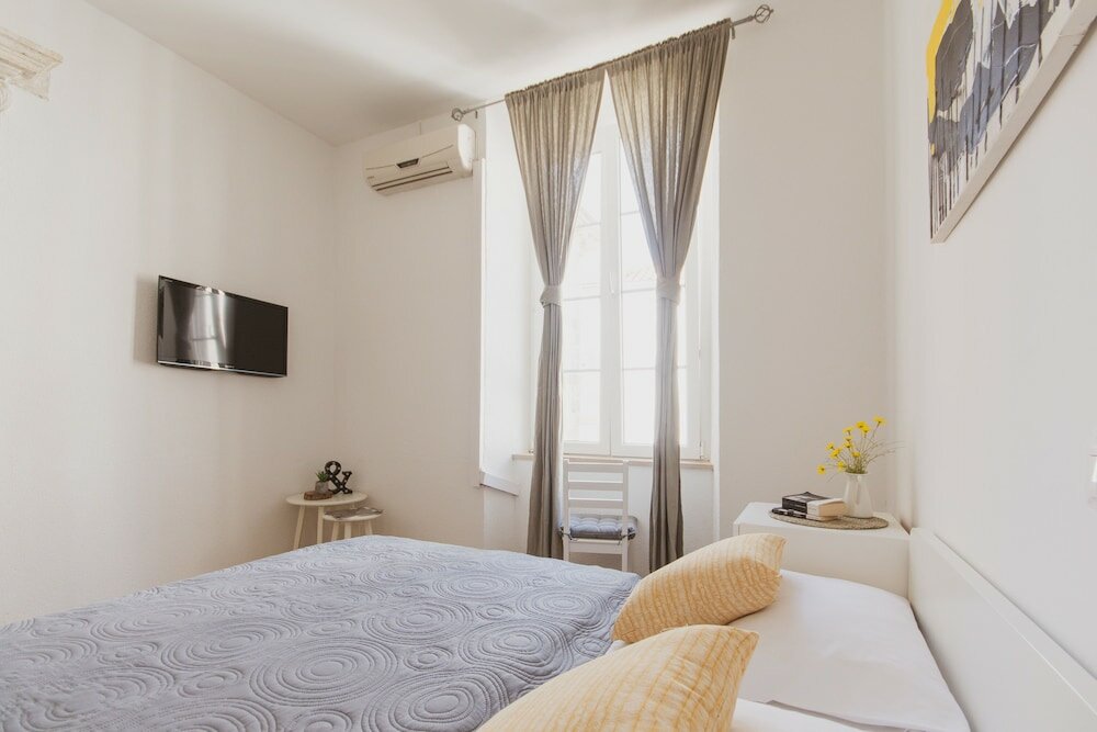 Фото Rooms Eden Old Town