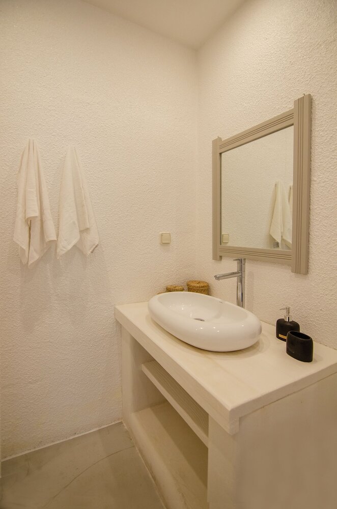 Фото George & Irene Hotel