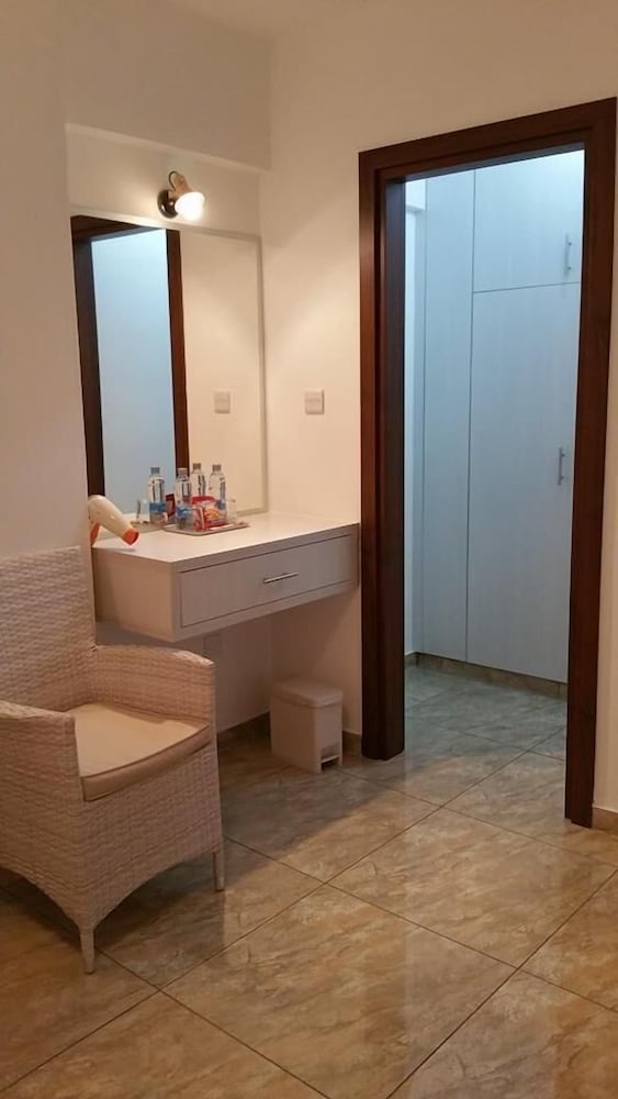 Фото Layiotis Hotel Apartments