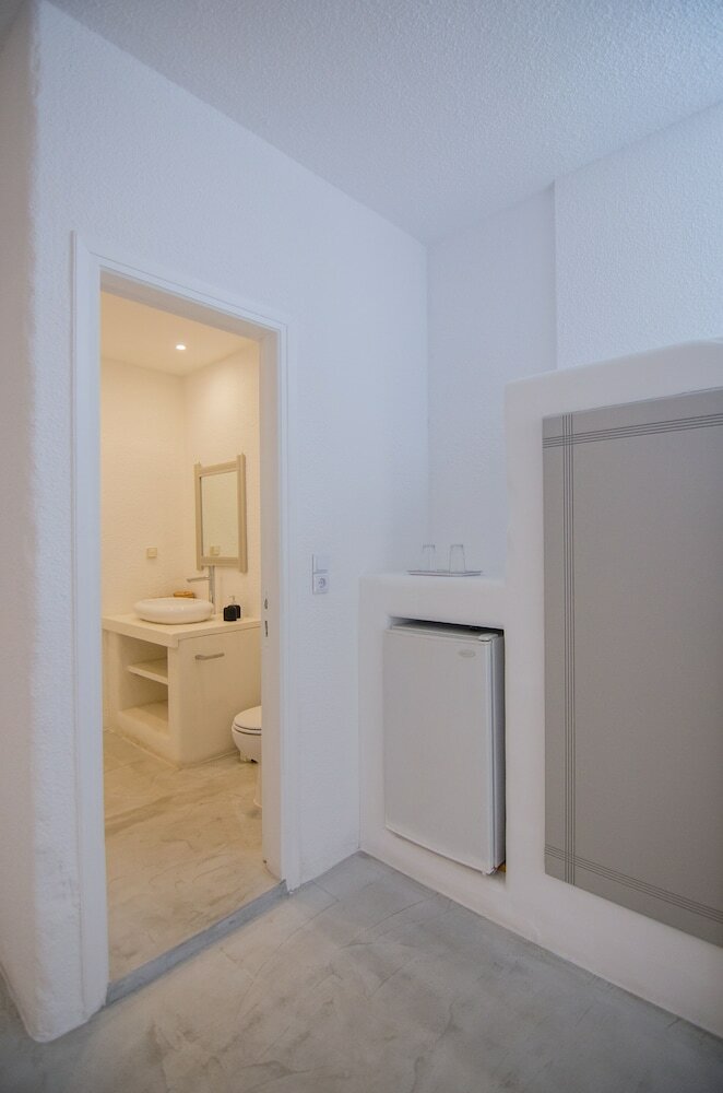 Фото George & Irene Hotel