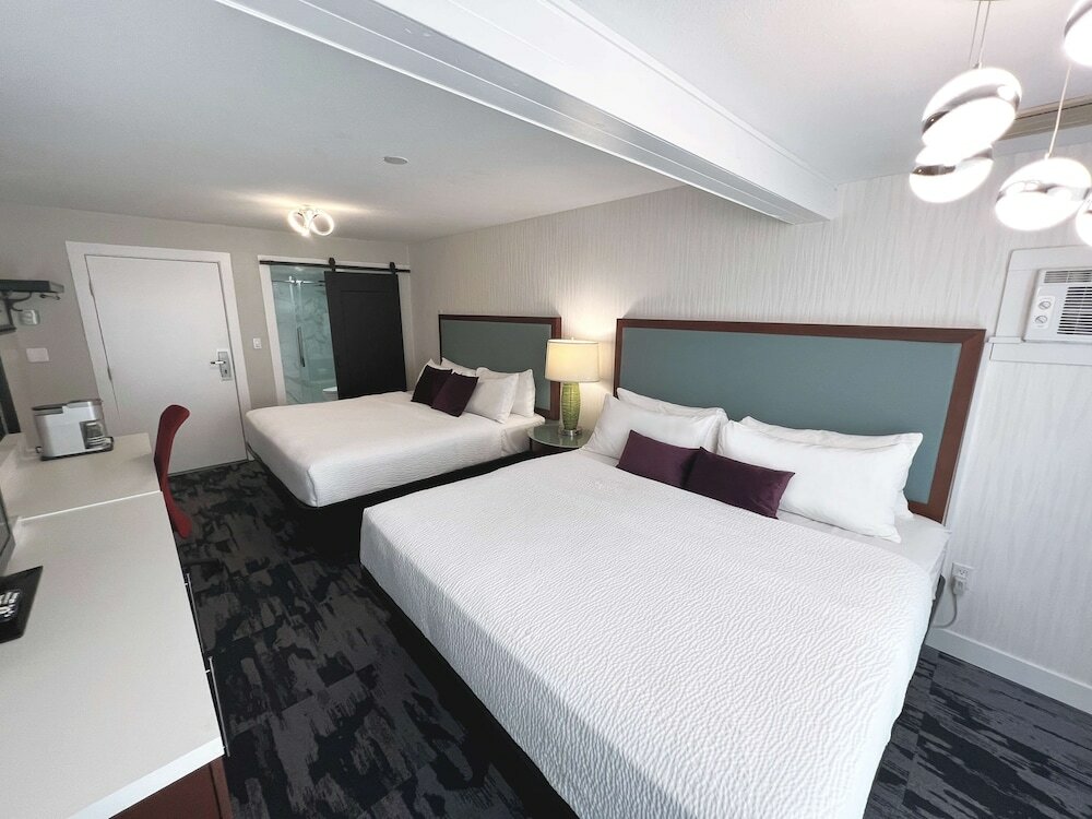 Фото The Oceanside, a Coast Hotel