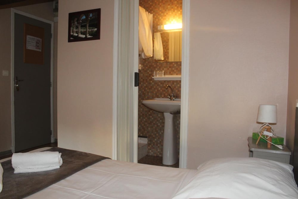 Фото Hôtel Le Rochegude