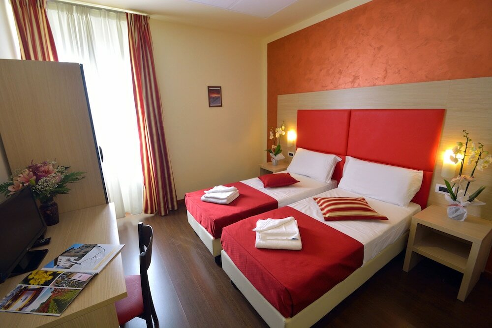 Фото отеля 2