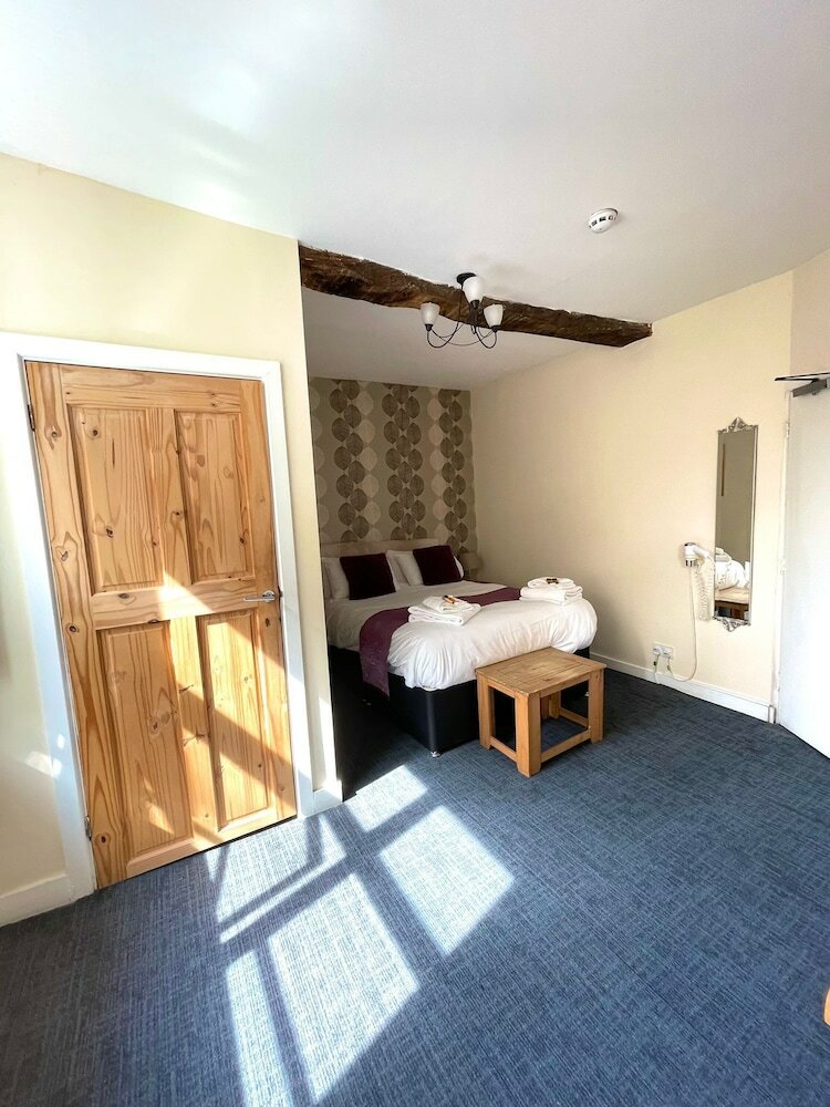 Фото The Crown And Cushion