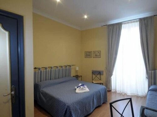 Гостиница Monteoliveto Bed and Breakfast в Неаполе