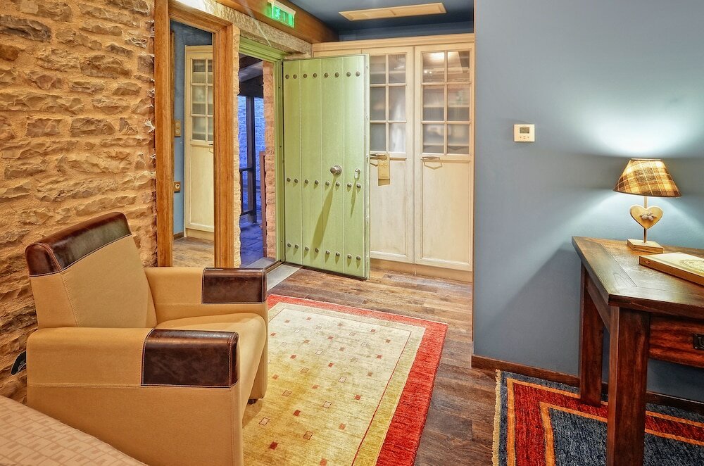 Фото Aithrio Guesthouse